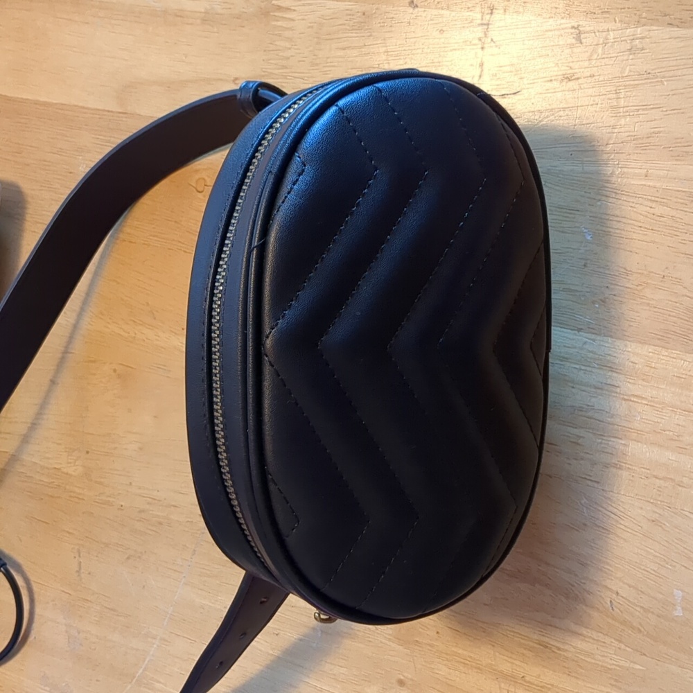 Black small fanny pack